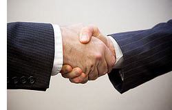 Handshake - 2 men, flazingo.com